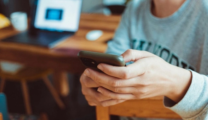 Индонезия запретила соцсети для детей младше 16 лет