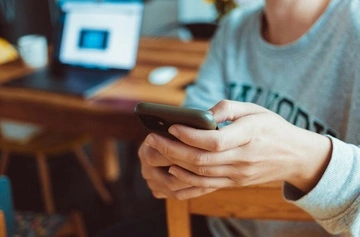 Индонезия запретила соцсети для детей младше 16 лет