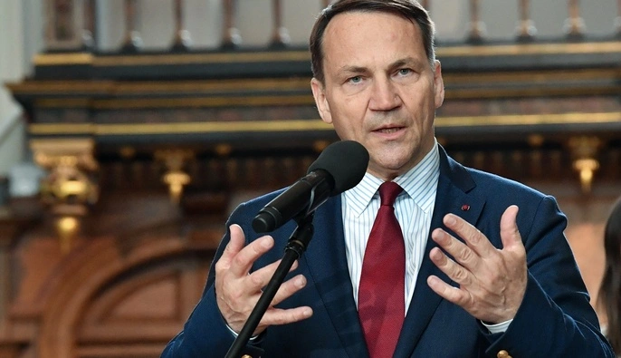 Сікорський: підтримка Орбана на виборах — це допомога Москві