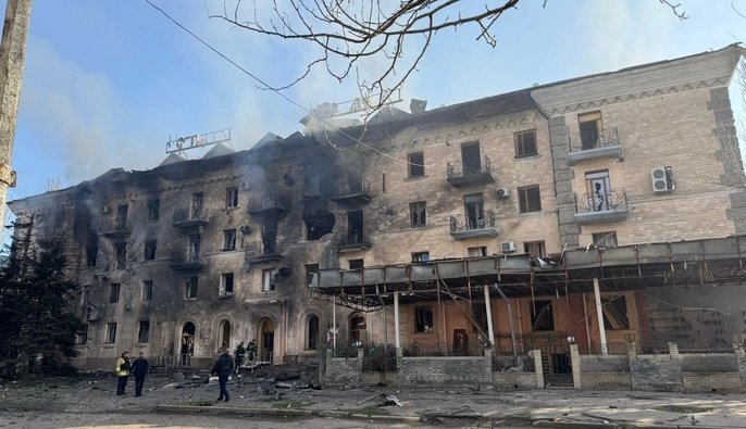 В Славянске беспилотник попал в здание отеля