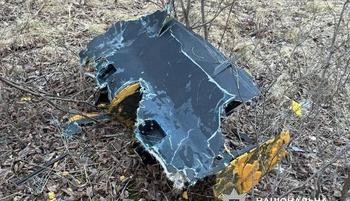 Поблизу моста в Дніпровському районі Києва поліція знайшла нездетоновану частину БПЛА