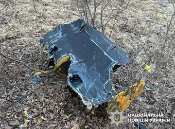 Поблизу моста в Дніпровському районі Києва поліція знайшла нездетоновану частину БПЛА