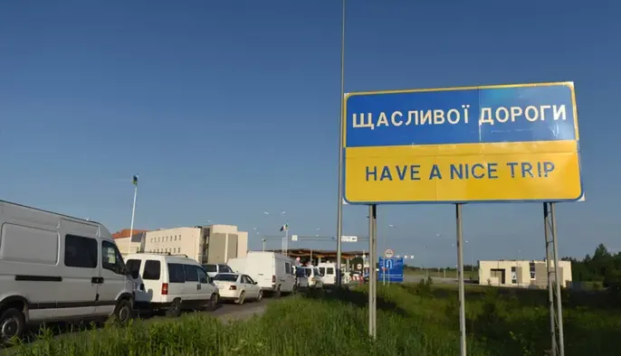 Митна служба попереджає про черги на кордоні з Польщею через наближення Великодня