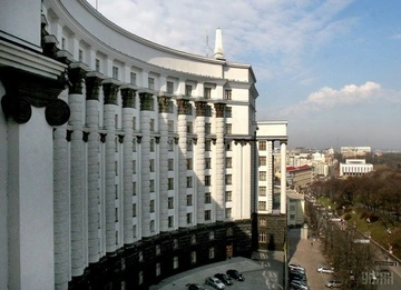 Кабмін схвалив законопроєкти про військовий збір, податки на посилки та доходи з цифрових платформ