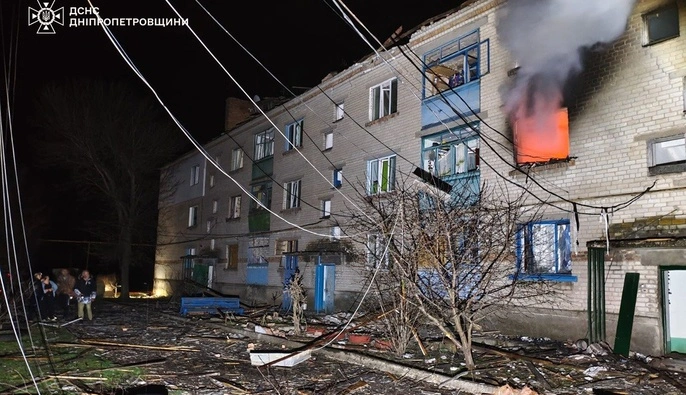 РФ атакувала Дніпропетровщину: пошкоджена інфраструктура, горів будинок