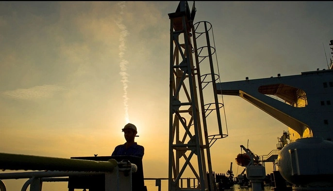 Китай продолжает поддерживать нефтяные доходы Ирана - расследование The Economist