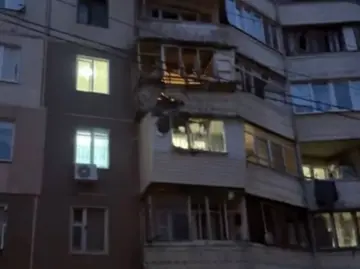В Одессе дрон повредил 9-этажный дом