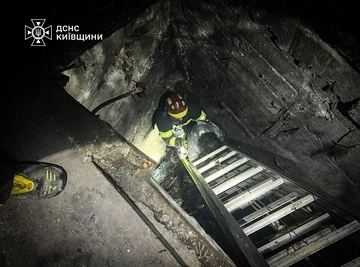 На Київщині рятувальники дістали 15-річну дівчину з 8-метрової шахти