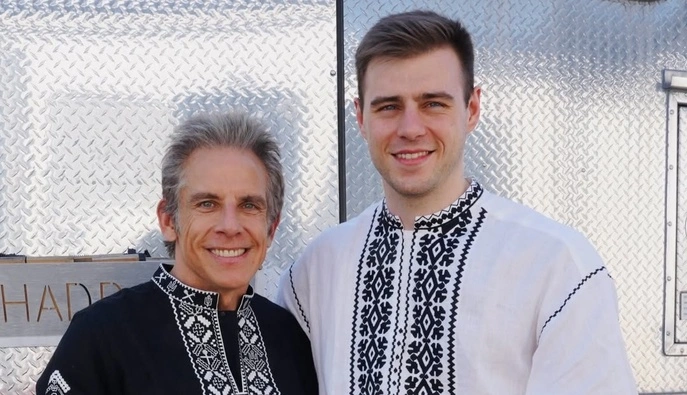 "Наш казак": украинский скелетонист Владислав Гераскевич подарил Бену Стиллеру вышиванку