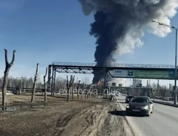 В российском Нижнекамске прогремел взрыв: над химзаводом поднялся столб дыма