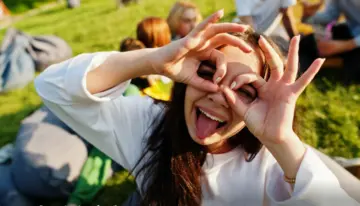 1 квітня – День сміху: прикольні привітання і смішні листівки до свята