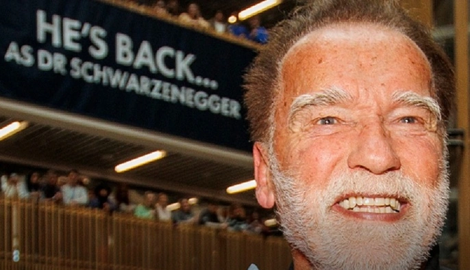 Весь в черном: Арнольда Шварценеггера поймали в Лос-Анджелесе на велопрогулке