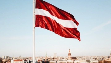 Латвия прекратила поставки руды в Россию, сохранив экспорт алкоголя - СМИ