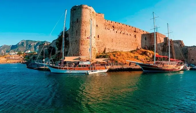 Туристы массово покидают Кипр из-за обострения ситуации в Иране