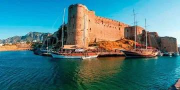 Туристи масово покидають Кіпр через загострення ситуації в Ірані