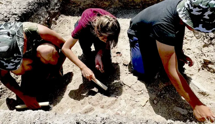 ГУР викрило російських археологів, причетних до викрадення цінностей на ТОТ