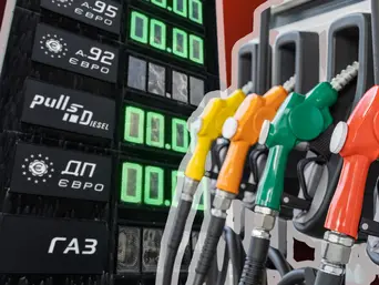 Війна в Ірані підняла ціни на пальне: чи загрожує Україні дефіцит бензину та дизеля