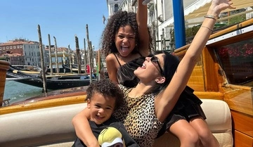 Кайли Дженнер заплакала после дочери во время просмотра семейного шоу