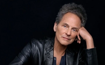 Облили неизвестной жидкостью: на музыканта из группы Fleetwood Mac совершили нападение