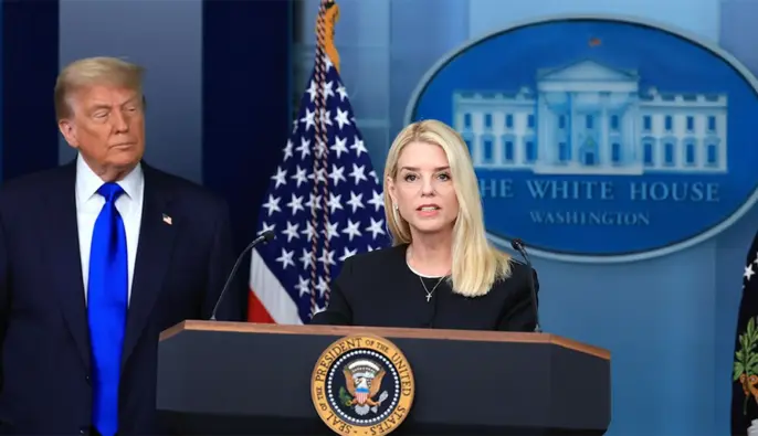 СМИ: Трамп мог уволить генпрокурора Пэм Бонди