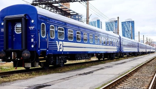 ДТП на Харківщині: вантажівка врізалась у поїзд, пошкоджено локомотив