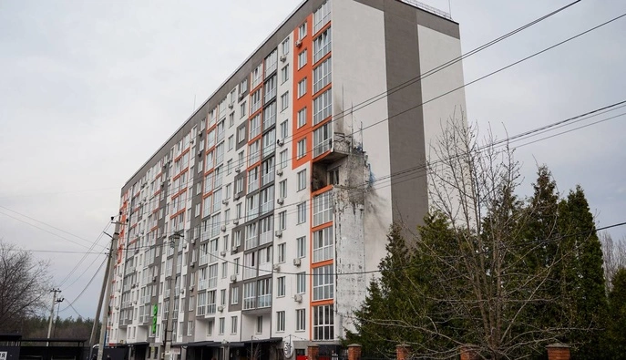 Атака РФ пошкодила понад 60 об’єктів на Київщині: одна людина загинула, восьмеро — поранені