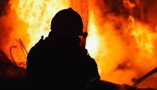 У Києві сталася пожежа через ворожу атаку та падіння уламків