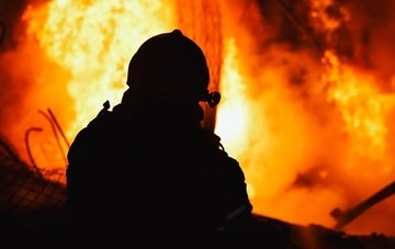 В Киеве произошел пожар из-за вражеской атаки и падения обломков