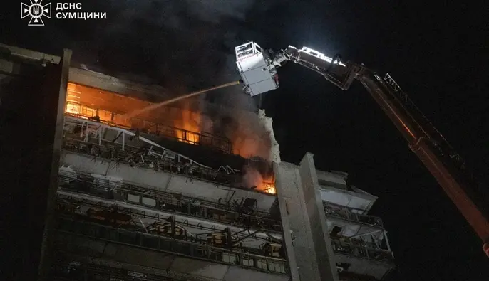 У Сумах ворог влучив у багатоповерхівку: 7 постраждалих, серед них дитина