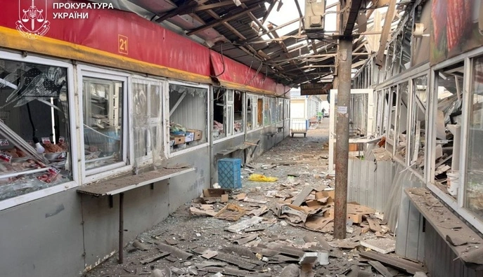 Российские войска атаковали рынок в Никополе: есть погибшие и десятки раненых