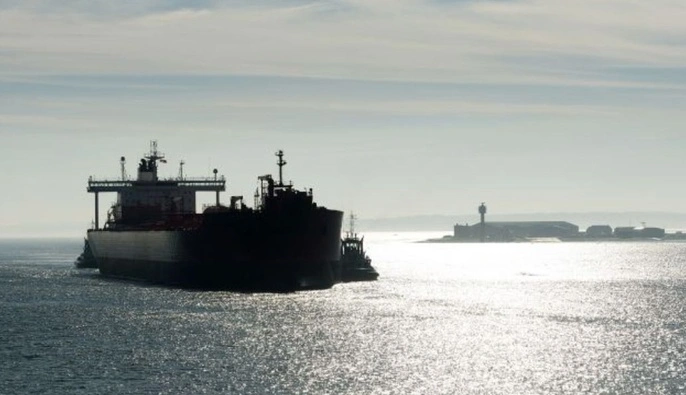 Иран разрешил проходить через Ормузский пролив судам с 