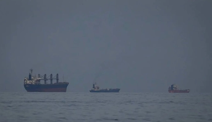 Іран дозволив іракським суднам користуватися Ормузькою протокою — Bloomberg