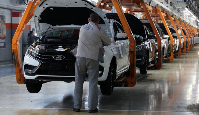 У Росії найбільший автозавод тимчасово зупиняє роботу