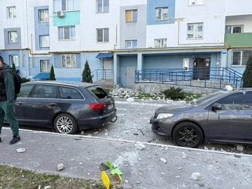 Россияне ударили дроном по последнему этажу многоэтажки в Харькове