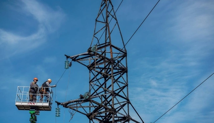 За неделю ДТЭК вернул свет 171 тысячи семей после вражеских атак