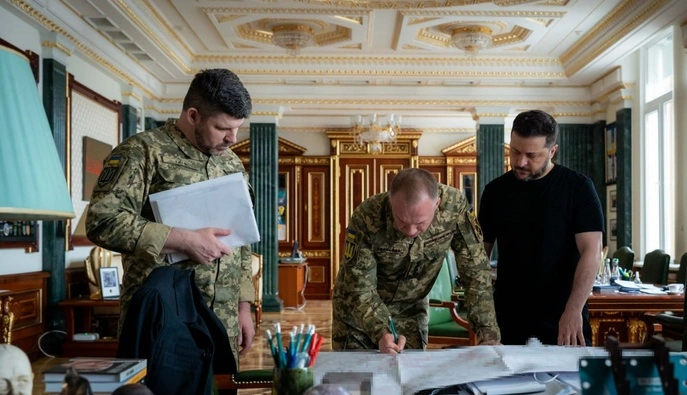 Сирський доповів президенту про ситуацію на фронті: обговорили дипстрайки, подальші плани та Покровський напрямок