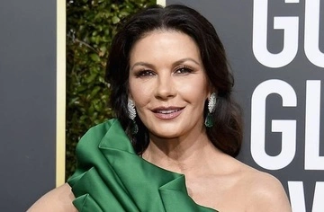 "Будь как Катюша": Зета-Джонс одела вышиванку и порадовала украинцев