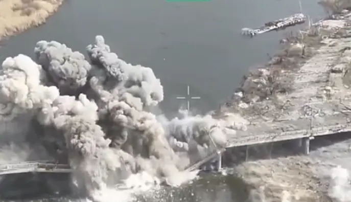 The Telegraph: ВСУ впервые применили британские дроны Malloy T-150 для уничтожения моста