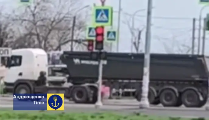 Оккупанты перебрасывают через Мариуполь военную технику с личным составом в направлении Гуляйполя