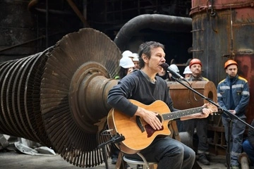 Святослав Вакарчук виступив на зруйнованій росією ТЕС ДТЕК після найскладнішої зими