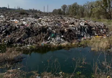 Прокуратура Киевщины требует через суд ликвидировать опасную свалку в Ирпене