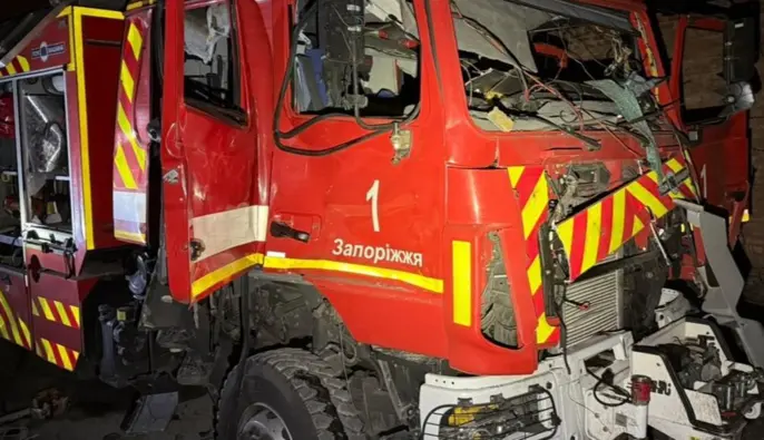 Атаки РФ по Запорізькому району: обстріли пошкодили авто ДСНС, є поранений 