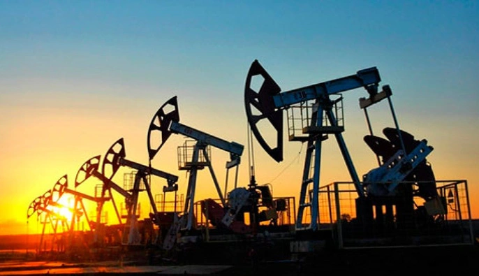 Тимчасове перемир’я між США та Іраном не стабілізувало ринок нафти: економіст розповів, що буде з цінами