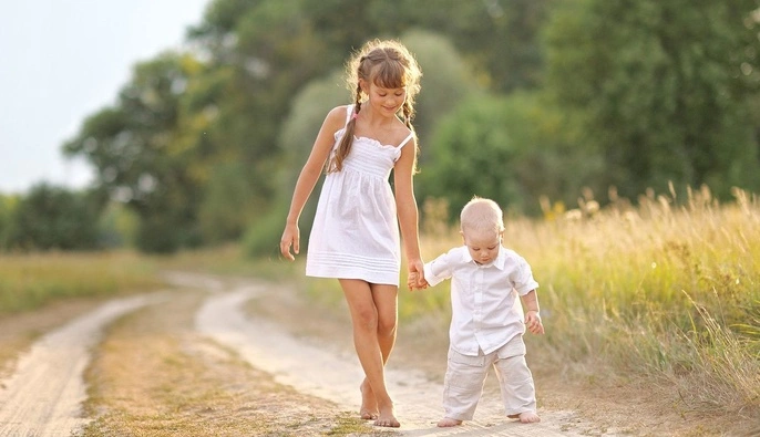 Международный день братьев и сестер - 2026: поздравления, стихи и смс для самых родных