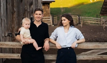 Владимир Остапчук с семьей переезжает из Украины: его жена назвала страну и причину эмиграции