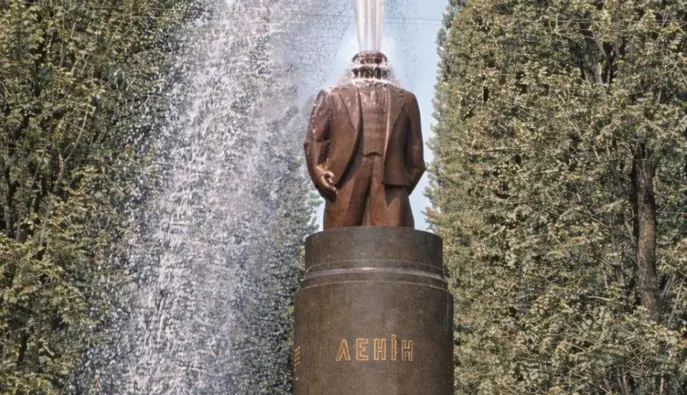 Фонтан замість пам'яті: київська влада вирішила поставити фонтан на місці пам’ятника Леніну