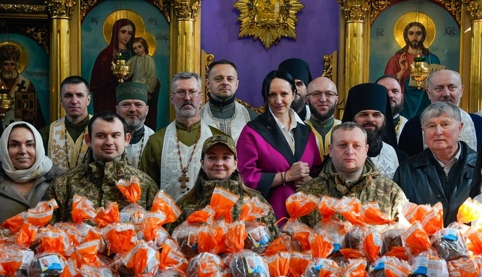 ПЦУ та фонд Владислави Молчанової передали 12 тисяч пасок українським захисникам