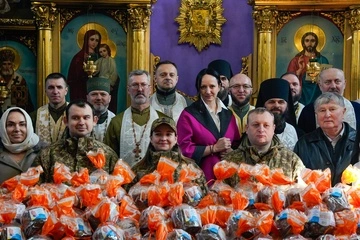 ПЦУ та фонд Владислави Молчанової передали 12 тисяч пасок українським захисникам