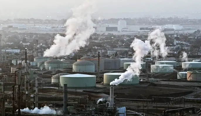 Внаслідок атаки Ірану по Саудівській Аравії зупинили роботу НПЗ двох нафтогігантів