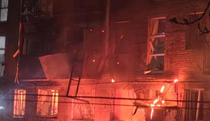 РФ ударила по жилому сектору в Сумах: много пострадавших, вспыхнул пожар